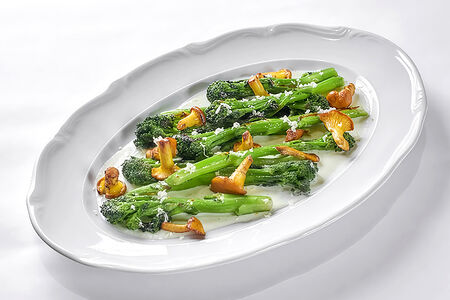 Брокколини с лисичками