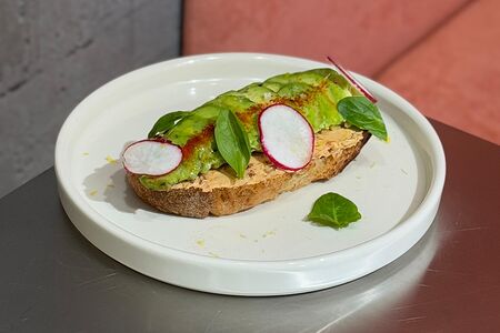 Авокадо-тост на тартине