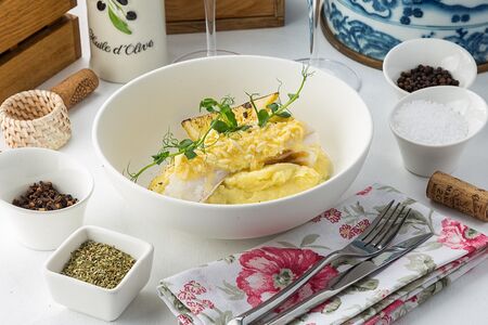 Филе трески по-польски с картофельным пюре