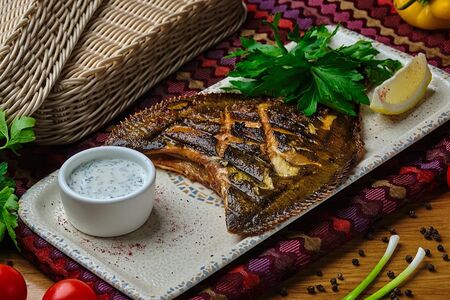 Камбала гриль с соусом Тартар