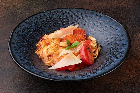 Паста Al pomodoro с пармезаном