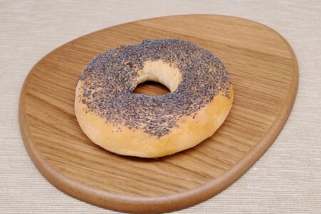 Бублик с маком