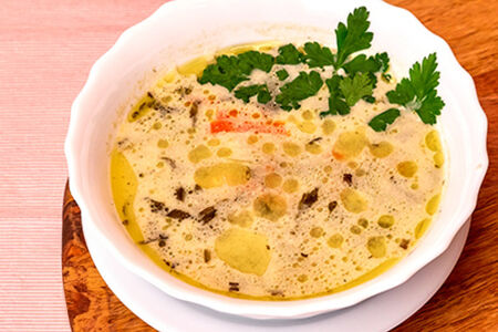 Суп сливочный с курицей и шпинатом