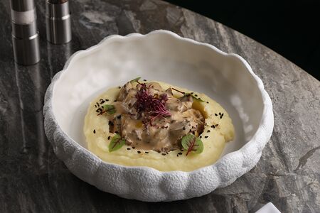 Бефстроганов с устричным соусом