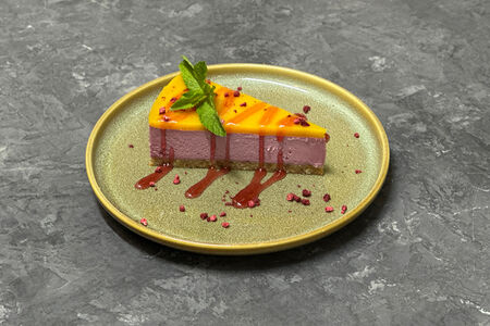 Торт малина-манго