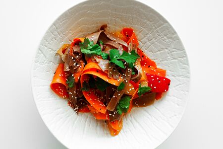 Острая закуска из языка с овощами