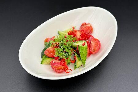 Овощной салат с чили перцем