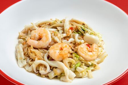 Рисовая лапша с морепродуктами