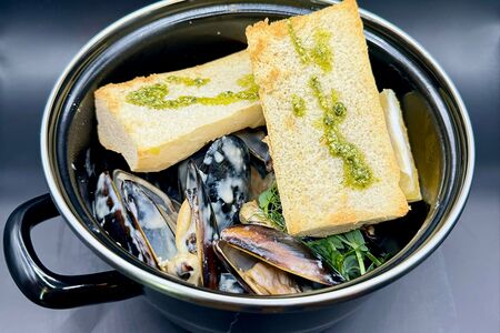 Мидии в соусе на выбор