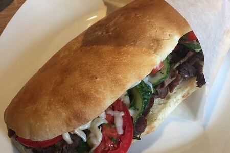 Люля-кебаб из говядины в лепешке 