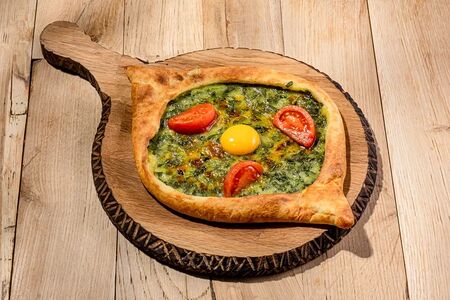 Аджарули сыр-шпинат-томат 