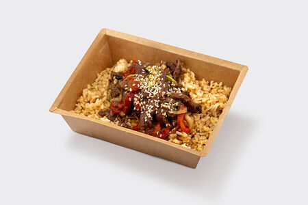 Говядина с рисом и овощами Вок