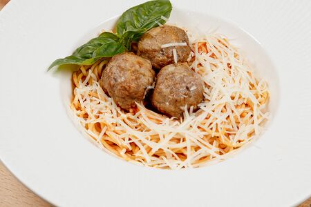 Паста с мясными фрикадельками 