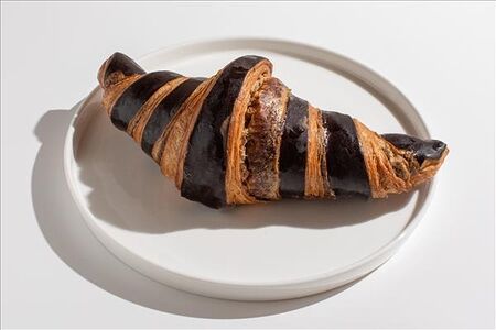 Круассан с шоколадом