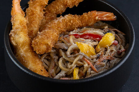 Яичная лапша сливочная с креветками