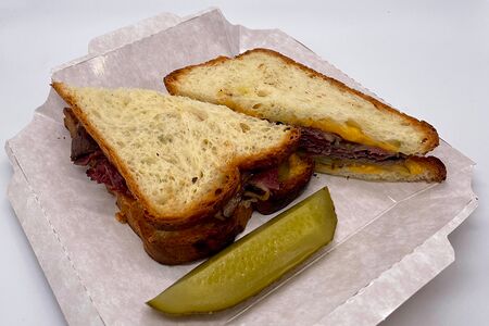 Сэндвич с грудинкой брискет
