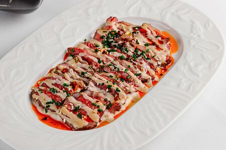 Татаки из говядины с трюфельным айоли 