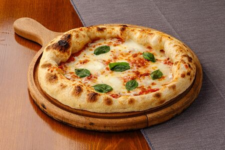 Пицца Маргарита с моцареллой в собственном соку