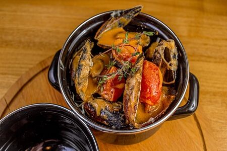 Мидии в соусе