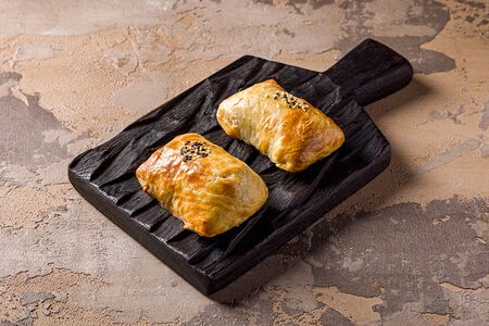 Самса с сыром, мятой и базиликом