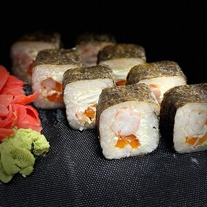 Ролл с креветкой