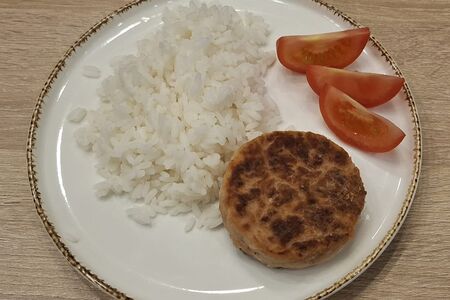Рис с куриной котлетой