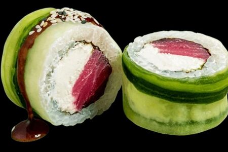 Ролл тунец в огурце