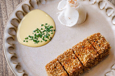 Кацу из говяжьих щек, соус горчица, дайкон