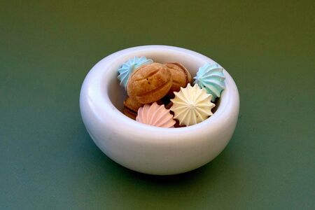 Орешки с вареной сгущенкой