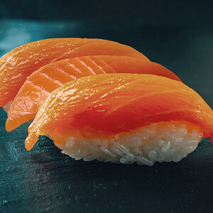 Суши с копченым лососем (3 шт.)