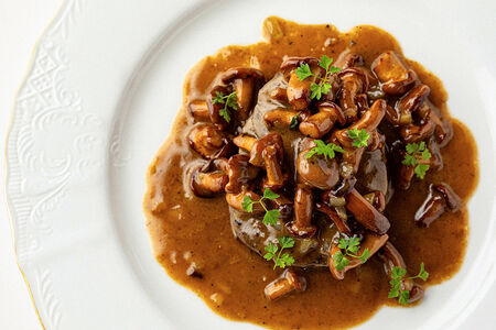 Говяжья вырезка с лисичками