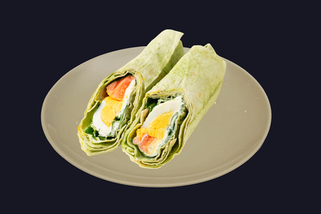 Сэндвич ролл с лососем и шпинатом