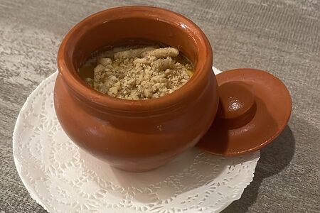 Мацони с медом и орехами