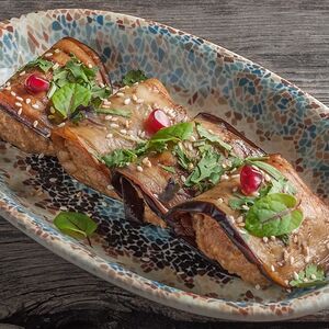 Рулетики из баклажанов с орех. начинкой