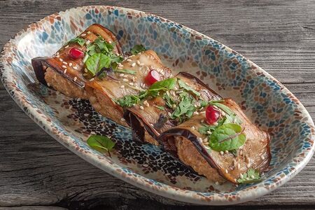 Рулетики из баклажанов с ореховой начинкой