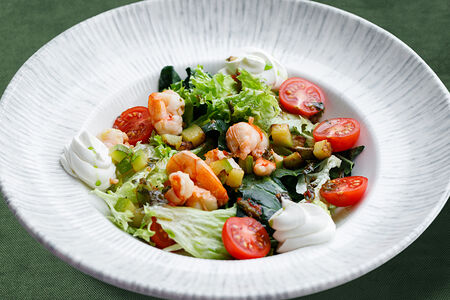 Салат с креветкой и сырным кремом