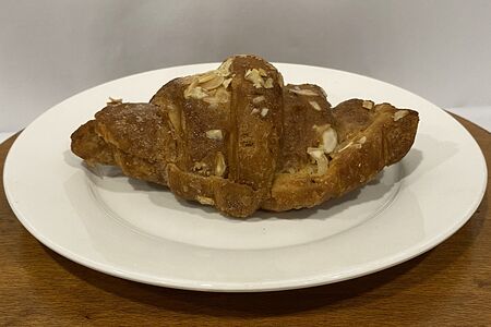 Круассан с миндальным кремом