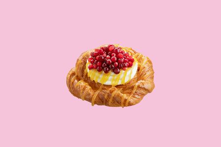 Вензель с брусникой и морошковым соусом