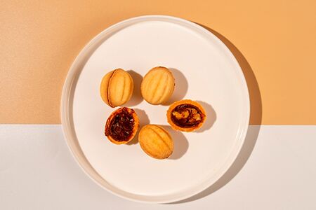 Орешки с вареной сгущенкой и грецким орехом