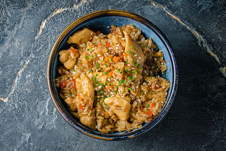 Жареный рис с курицей