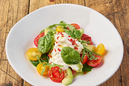 Томаты с авокадо и муссом из шпината