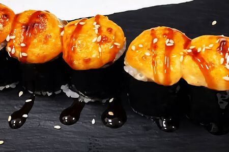 Простой запеченный ролл с лососем 