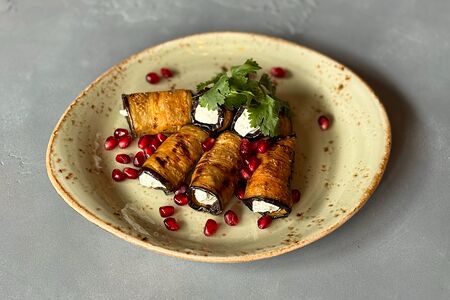 Рулетики из баклажанов с сыром 