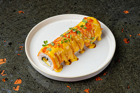 Ролл запеченный лосось и манго