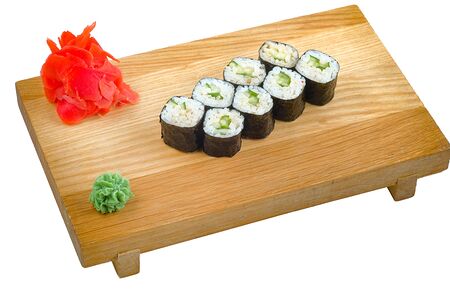 Маки огурец (ореховый соус)