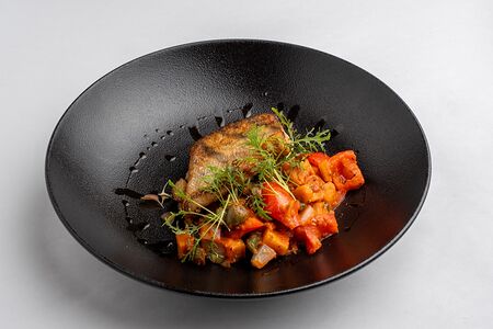 Филе Азовского судака с итальянским овощным рагу