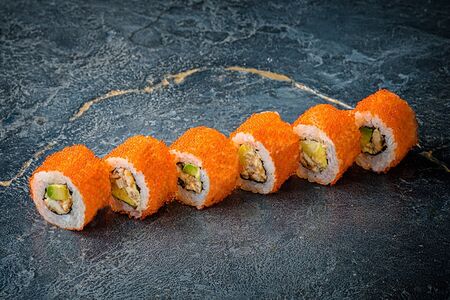 Ролл калифорния с угрем