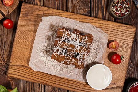 Гренки с чесночным соусом