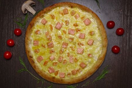 Пицца с креветкой и лососем 