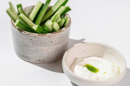 Огуречные палочки со сметаной